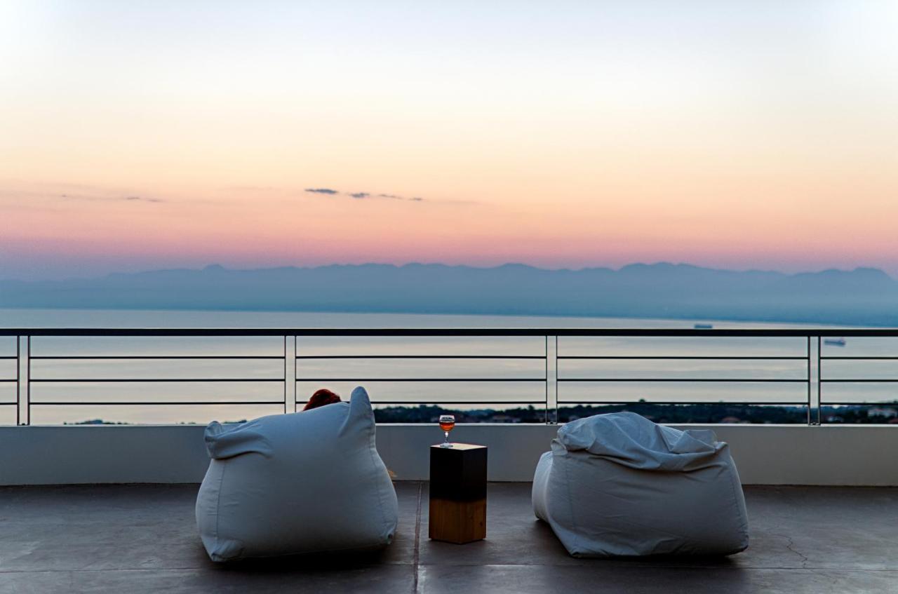 Euphoria Suites Avía Екстериор снимка